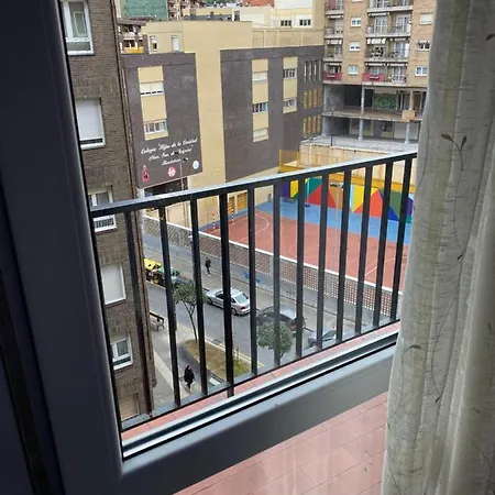Con Balcon Y Wifi Проживание в семье